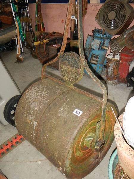 An old metal garden roller. - Image 2 of 2
