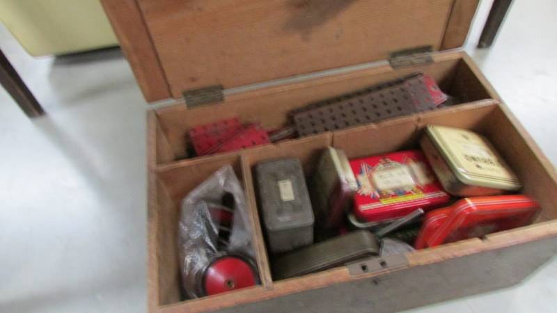 A vintage pine box of Meccano. - Image 2 of 2