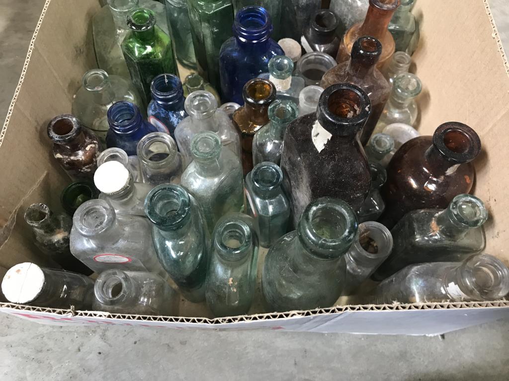 A box of coloured decorative bottles - Image 3 of 3