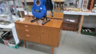 A good quality Schreiber 3 drawer dressing table with mirror, 100 x 43 x 74 cm.