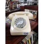 A vintage style cream telephone