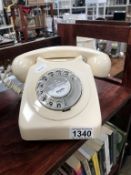 A vintage style cream telephone