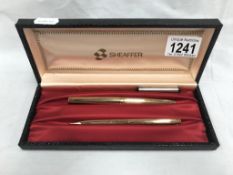 A Sheaffer fountain pen (14 knib) & ballpoint pen set.