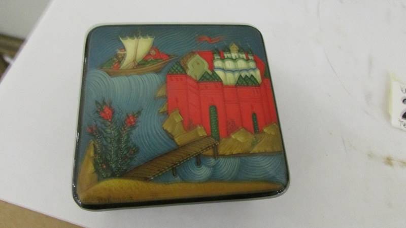 Three lacquered boxes including Russian example and a lacquered egg. - Image 2 of 5