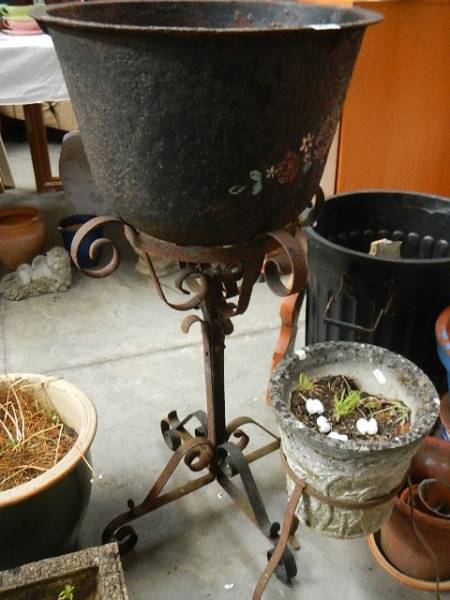 Two iron stands with planters. - Image 2 of 4