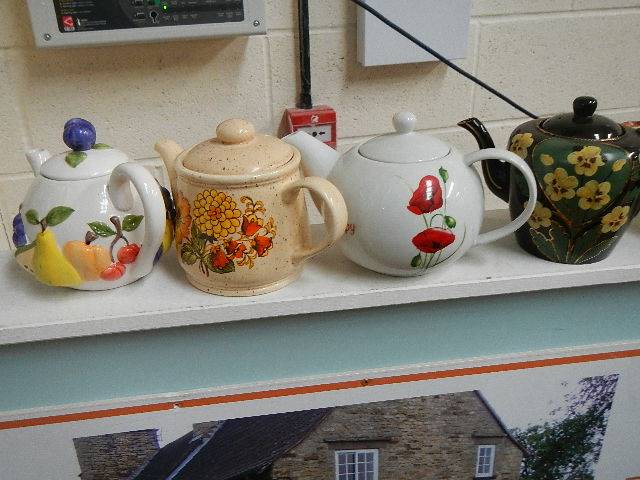 Ten assorted teapots. - Image 2 of 4