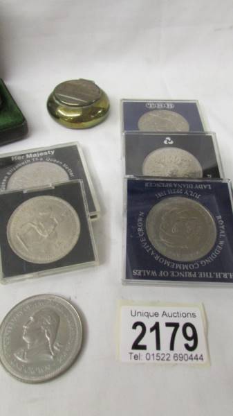 A mixed lot of coins and boxed Mondaine watch. - Image 3 of 4