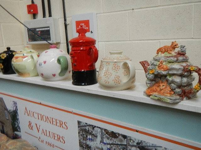Ten assorted teapots. - Image 4 of 4
