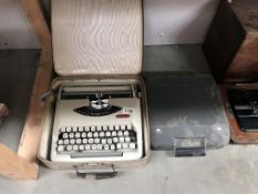 A cased vintage Royal Royalite typewriter
