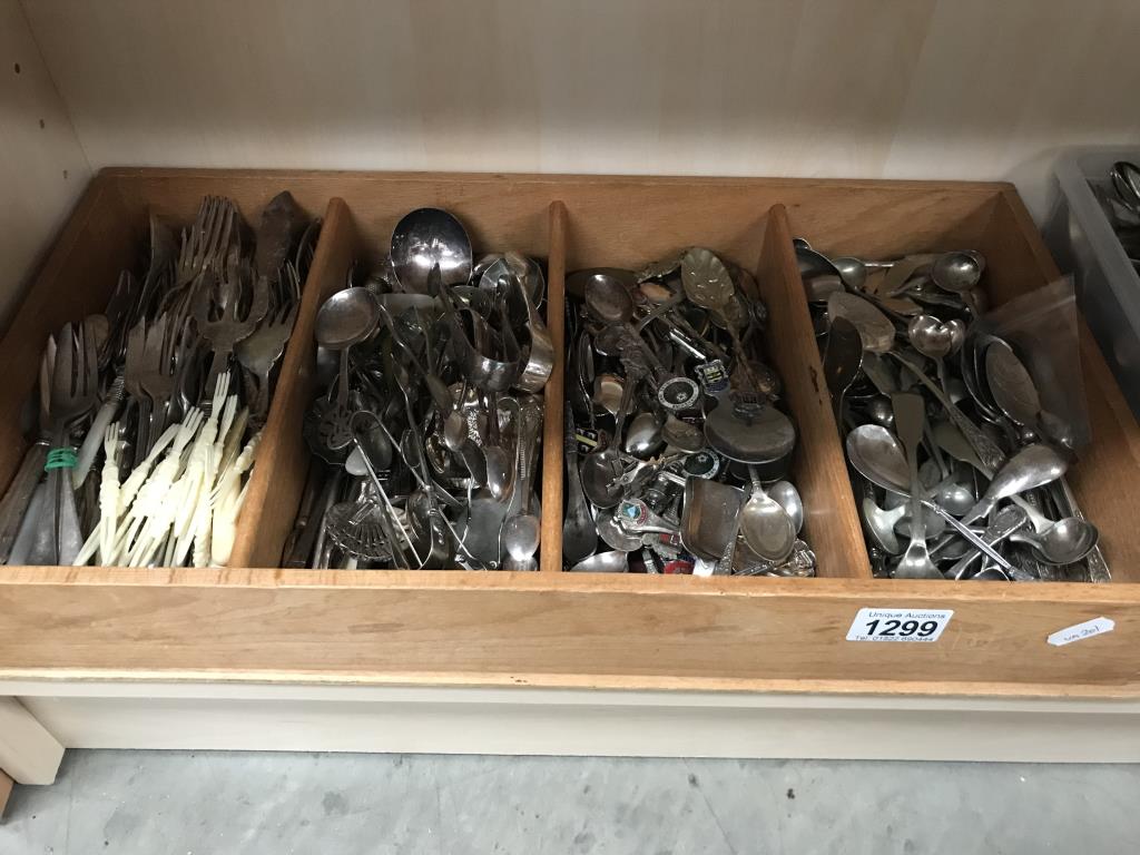 A large selection of teaspoons including souvenir spoons, sugar nips etc. - Image 2 of 3