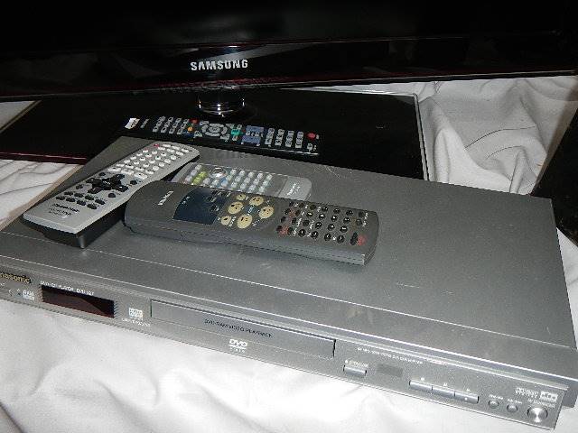 A good Samsung television and DVD player in good order. - Image 2 of 2