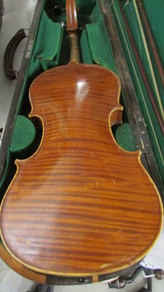 An old violin in wooden case, a/f. - Image 3 of 4