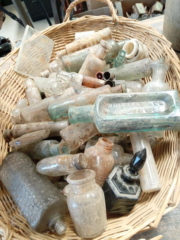 A wicker basket of potion bottles, - Image 3 of 4