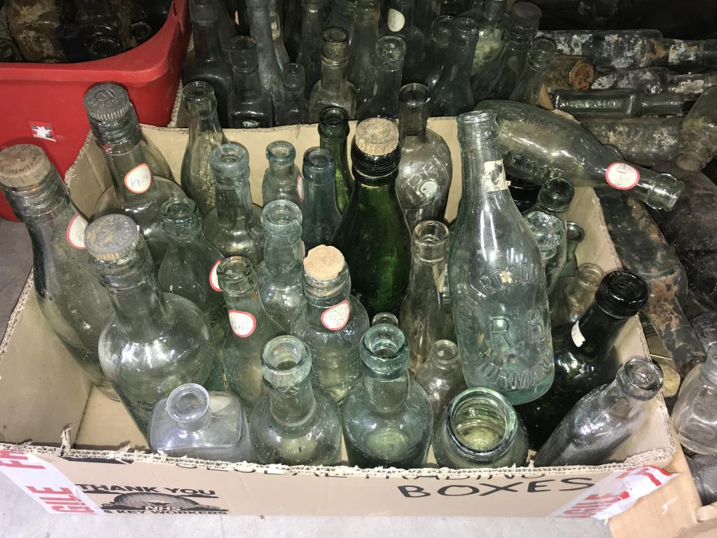 4 boxes of clean & dirty bottles - Image 2 of 5