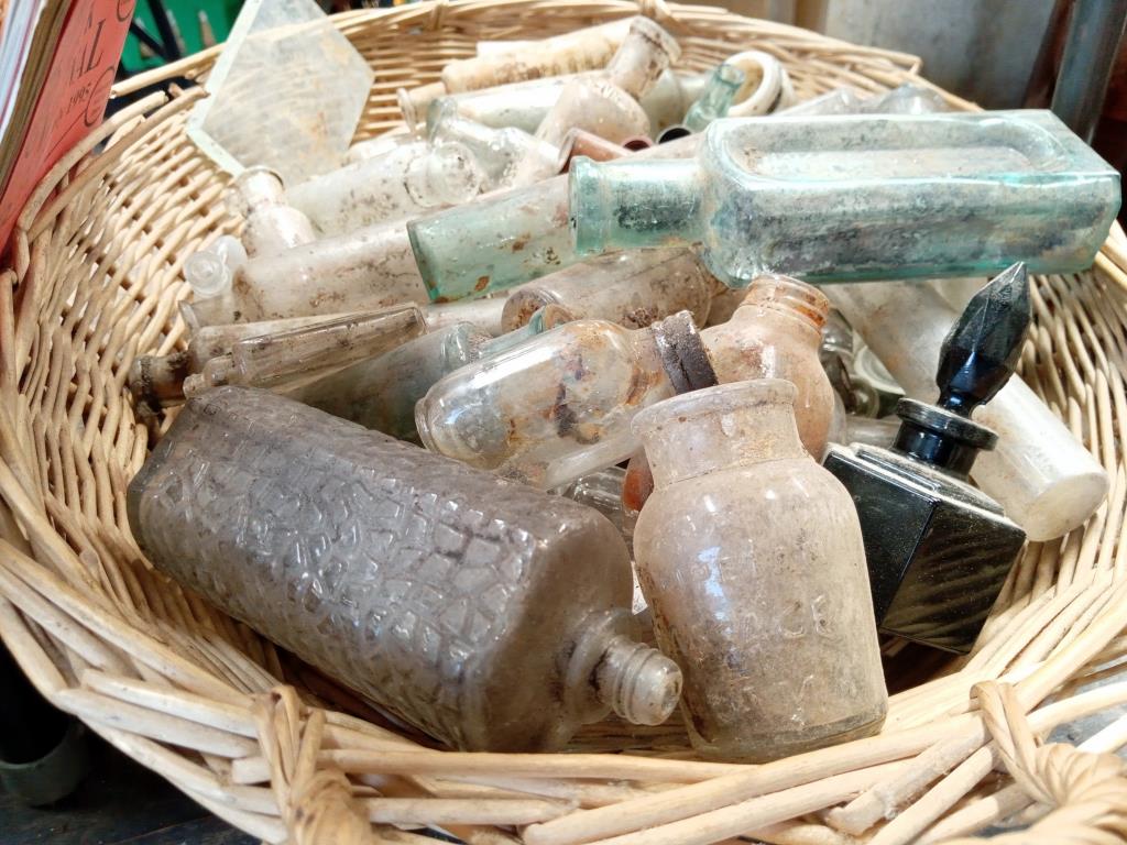 A wicker basket of potion bottles, - Image 4 of 4