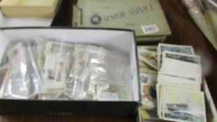 A mixed lot of cigarette cards.