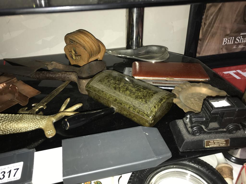 A quantity of vintage advertising ashtrays, green Bakelite dust brush, - Image 3 of 5