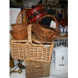 A mixed lot of wicker baskets etc.