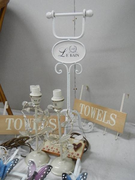 A mixed lot of bathroom and other items including towel holders, toilet roll holder, lamp bases etc. - Image 3 of 3