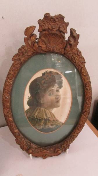 A pair of Victorian oval photo framed containing silk portraits. - Image 3 of 4