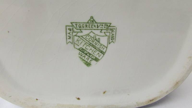 A T G Green Cornish ware salt box with green shield mark. - Image 4 of 4