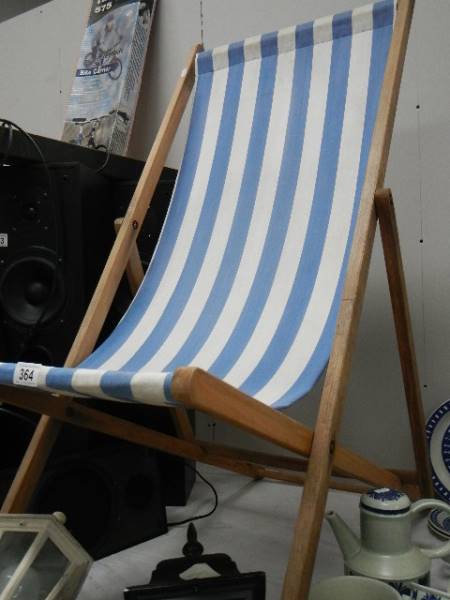 A vintage wooden deck chair. - Image 2 of 2