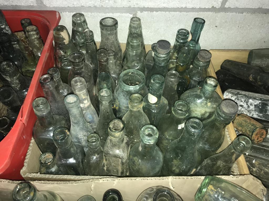 4 boxes of clean & dirty bottles - Image 4 of 5