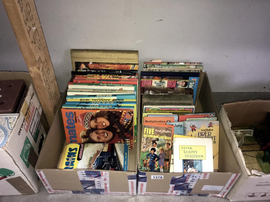 A good selection of children's books & annuals including Star Trek 1977 & Ladybird books etc.