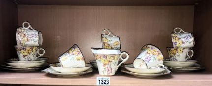 A vintage 23 piece Salisbury 'Scotia' tea set