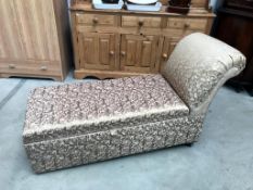 An Edwardian day bed,/chaise longue with blanket storage box (2 castors need re-fixing,