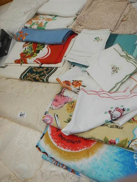 A mixed lot of linen.