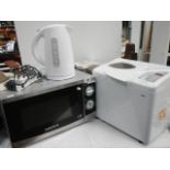 A quantity of good clean kitchen electric items.