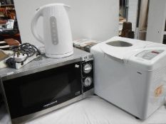 A quantity of good clean kitchen electric items.