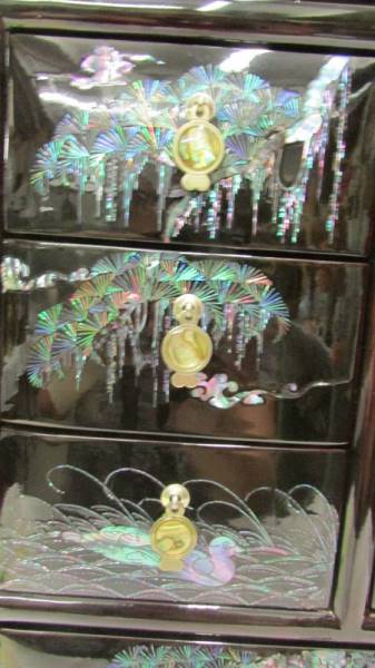 A modern jewellery cabinet inlaid with mother of pearl. - Image 3 of 4