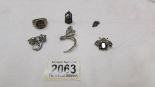 Two silver dragonfly vases, a silver bee brooch, a silver ring and three silver charms.