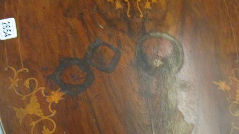 An oval mahogany inlaid dining table (top needs re-polishing). - Image 4 of 4