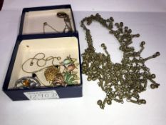 A 9ct gold pendant, a silver necklace & a quantity of brooches etc.