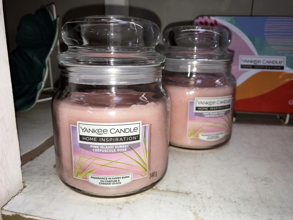 4 new Yankee candles (medium size)'Pink Island sunset & box of tea lights - Image 2 of 4