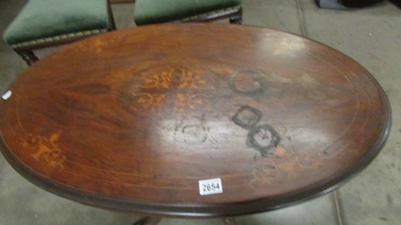 An oval mahogany inlaid dining table (top needs re-polishing). - Image 3 of 4