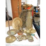 A mixed lot of brass ware.