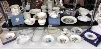 A good lot of Wedgwood, Aynsley, Royal Doulton, Royal Worcester & Coalport trinket dishes etc.