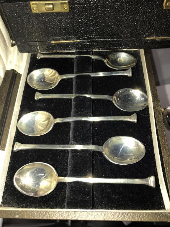 A cased silver rimmed condiment set & spoons, a cased silver backed 2 brush & comb set, - Image 2 of 6