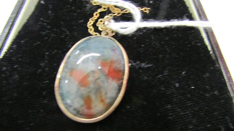 A moss agate pendant in 9ct gold mount. - Image 2 of 2