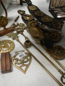 A mixed lot of brass ware including toasting forks.