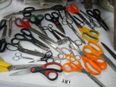 A large quantity of scissors.