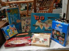 A quantity of old games and jigsaw puzzles, completeness unknown.