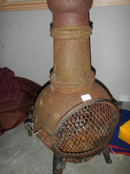 A garden chiminea. ****Condition report**** Made of cast iron. - Image 2 of 2