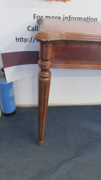 A console table. ****Condition report**** 138cm x 41cm x height 68. - Image 2 of 2