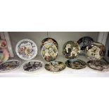 A quantity of collectors cabinet/wall plates depicting cats/kittens/puppies including Royal