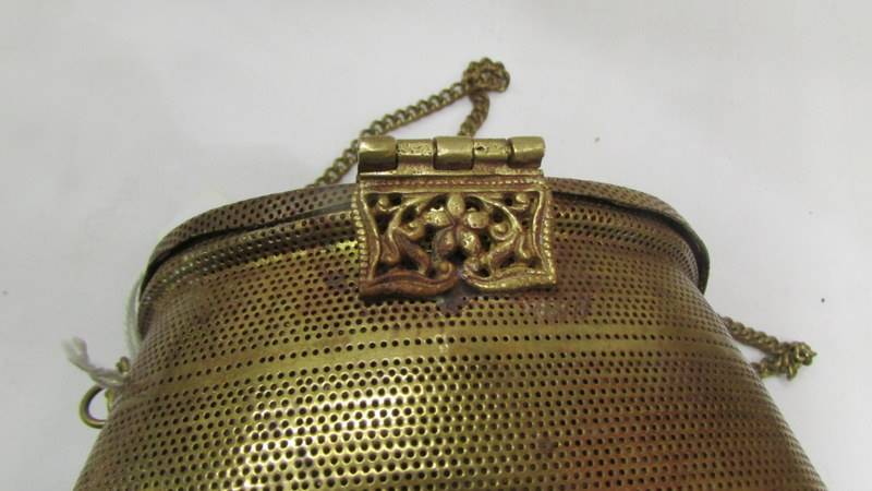 An unusual 19th century evening bag. - Image 3 of 4
